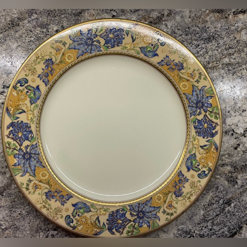 Royal Chintz
by MIKASA..